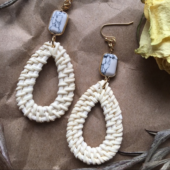 ๐ฅBeach Glam straw drop earrings - Picture 5 of 7